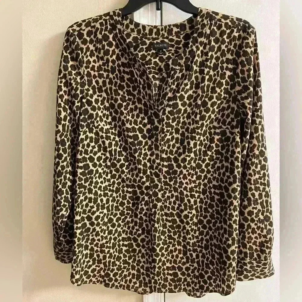 Talbots blouse pop over‎ 1/4 button up animal print long sleeves Medium